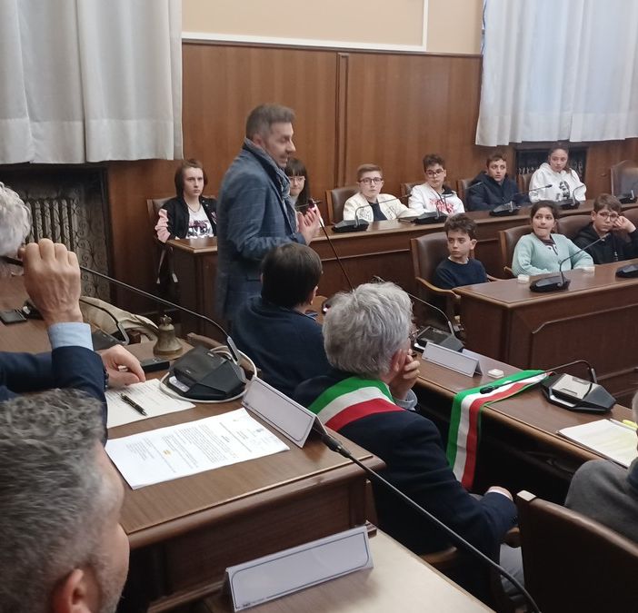A Chivasso la premiazione del contest per creare il logo del Consiglio Comunale dei Ragazzi