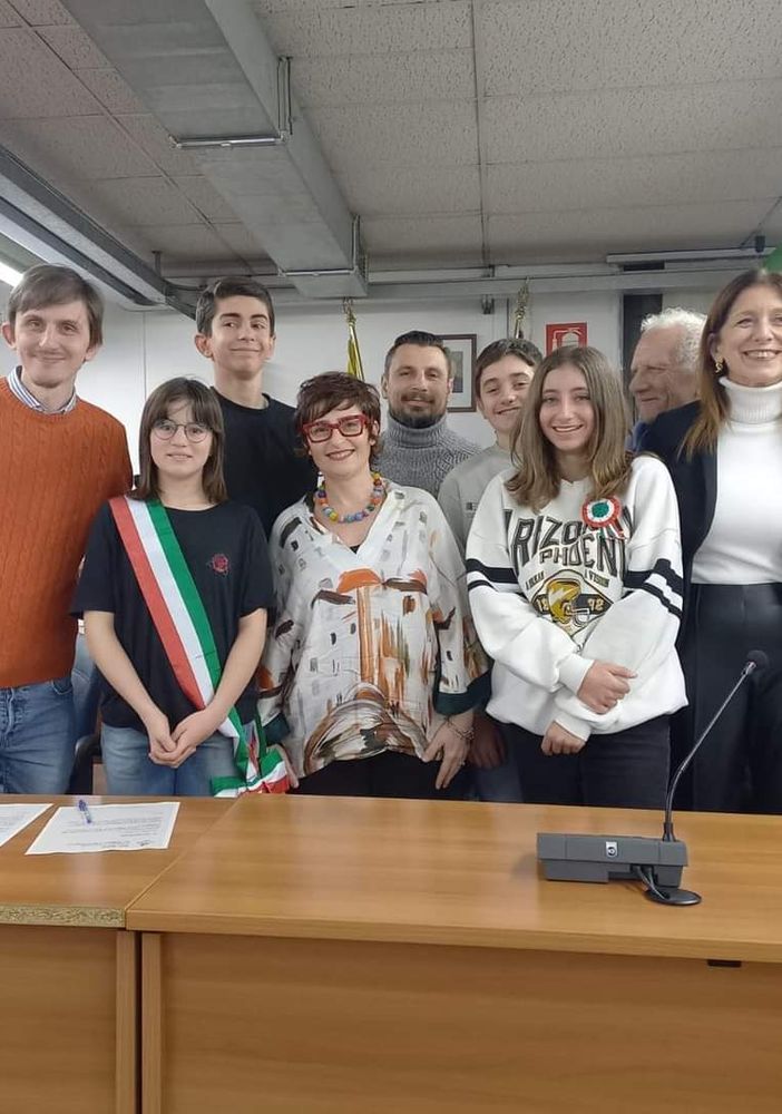 ragazzi con assessore Salerno