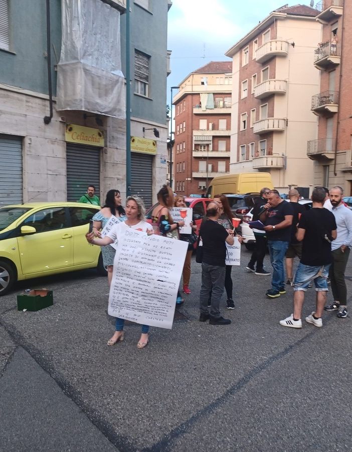 Contestazione fuori da una libreria