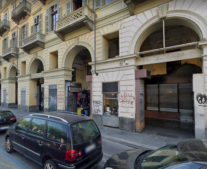 Un tratto dei portici di via Nizza