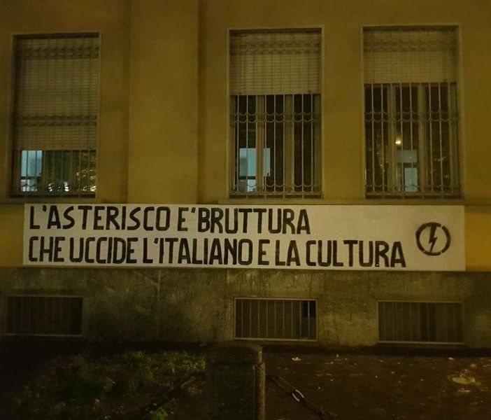 Lo striscione appeso durante la notte dal Blocco Studentesco