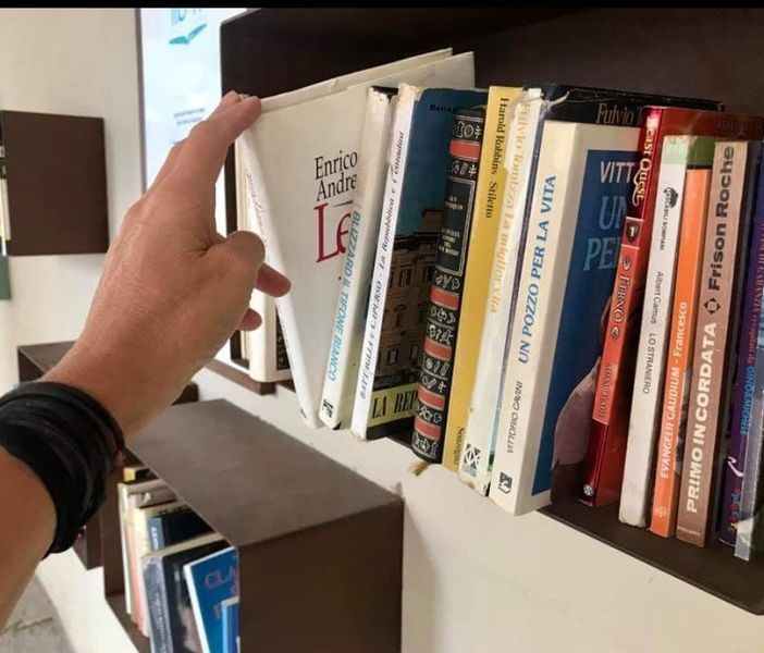 Al via &quot;Leggere in città&quot; con l'inaugurazione dello Scaffale Educare alla Lettura