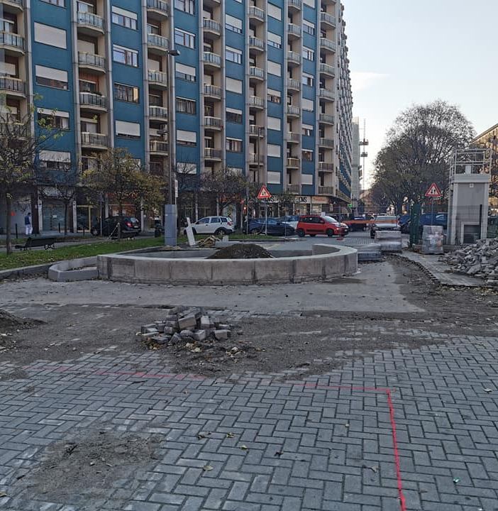 Piazza Carducci: con i lavori saranno sistemati anche i dissuasori divelti