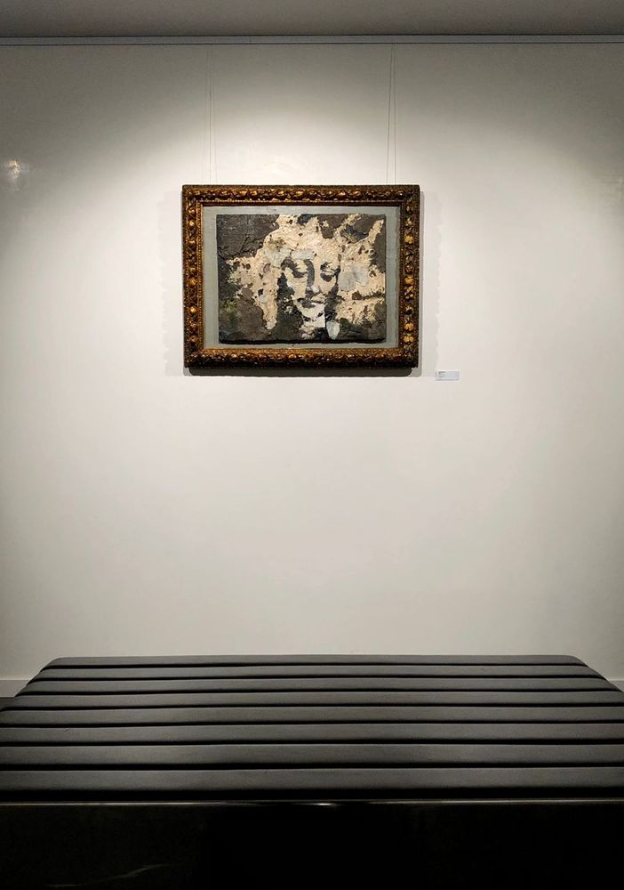 In foto, l'opera &quot;Alla ricerca di un riparo&quot; di Marco Abrate