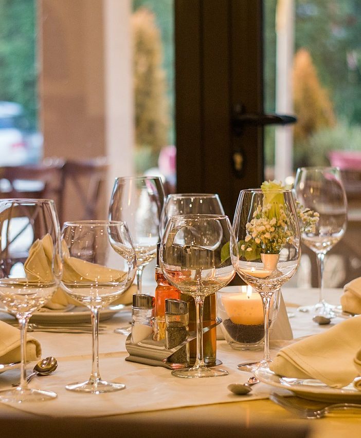 Natale, consumi in calo. Epat: &quot;Meno 15% di clientela nei ristoranti rispetto al 2019&quot;