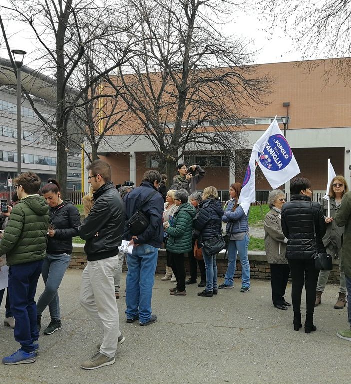 Torino, presidio al Campus Einaudi contro l'asilo aziendale