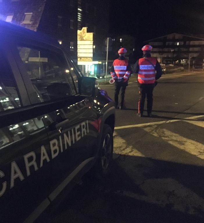 Controlli anti-alcol vicino a pub e discoteche in Val Susa: denunciati 5 giovani