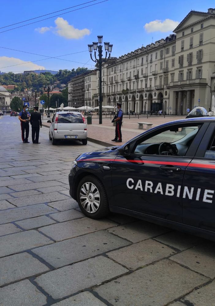 La violenza si muove nelle strade: i carabinieri arrestano tre rapinatori di cellulari