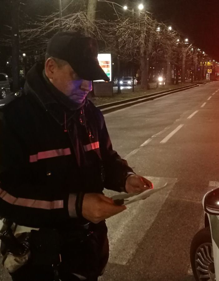 Folle corsa nella notte di due carri attrezzi: grossi guai per i conducenti