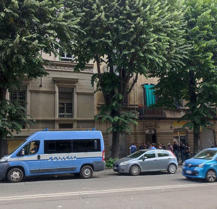 Aurora, controlli straordinari della polizia in un palazzo di corso Brescia