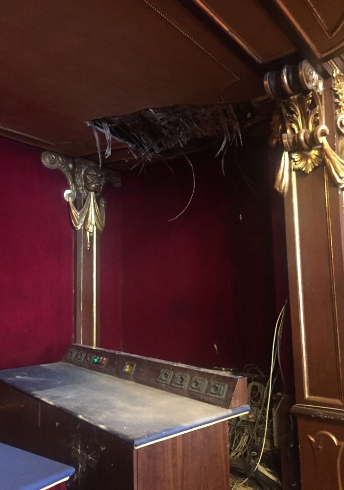 Crollo in Sala Rossa, cede una parte del controsoffitto dell'aula del consiglio di Torino