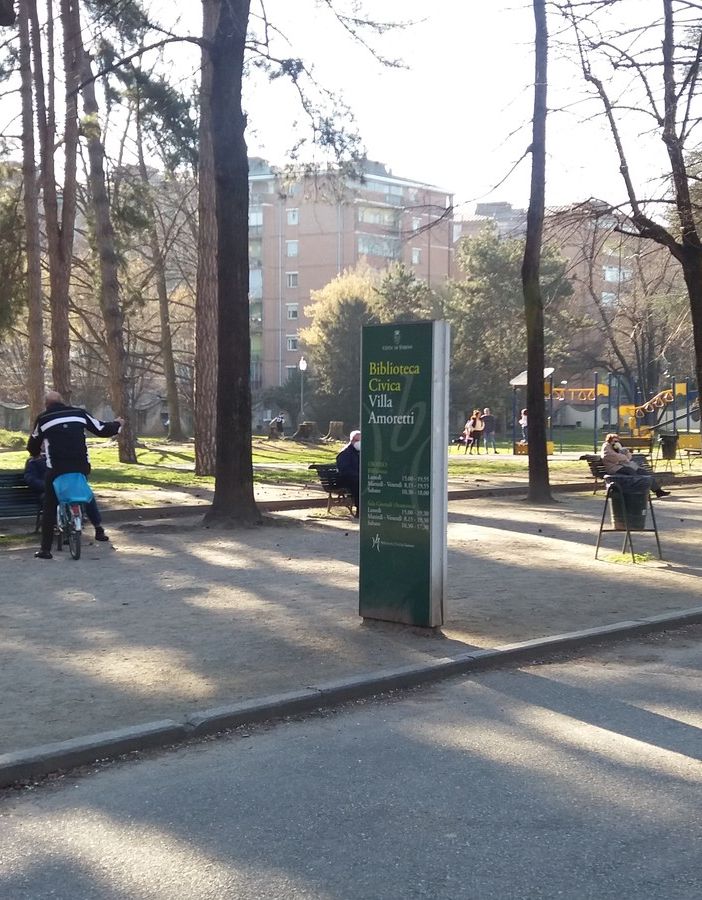 Anziani &quot;indisciplinati&quot; a Santa Rita, code ordinate in supermercati e farmacie del Lingotto [FOTO]