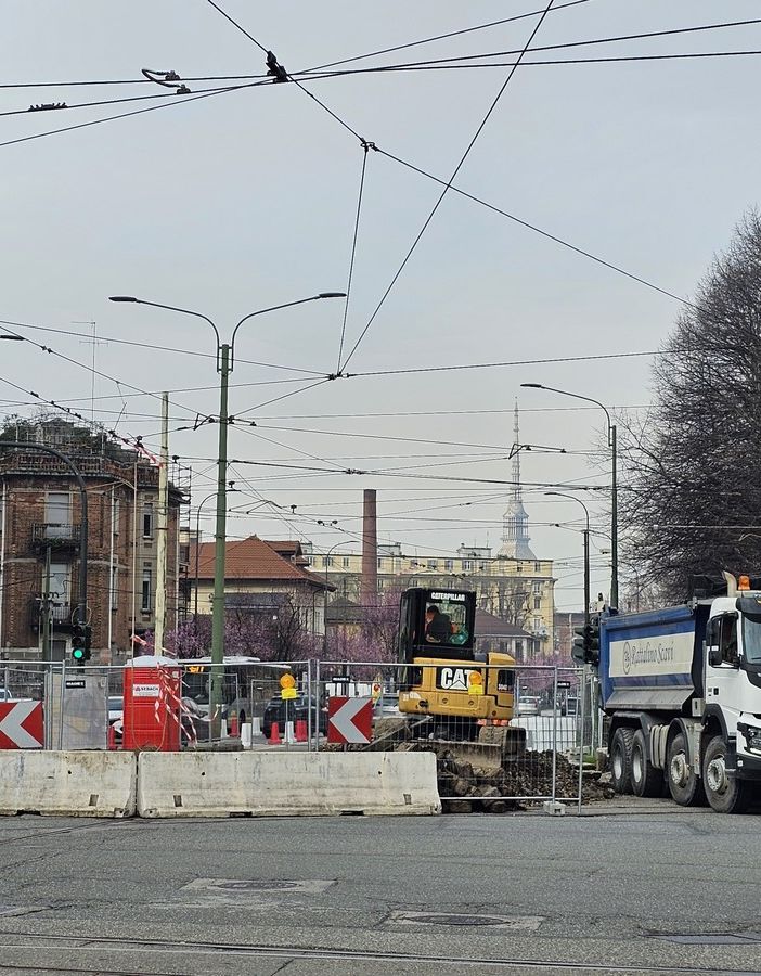 Demolite le banchine del tram, nuovi posto auto in corso Belgio