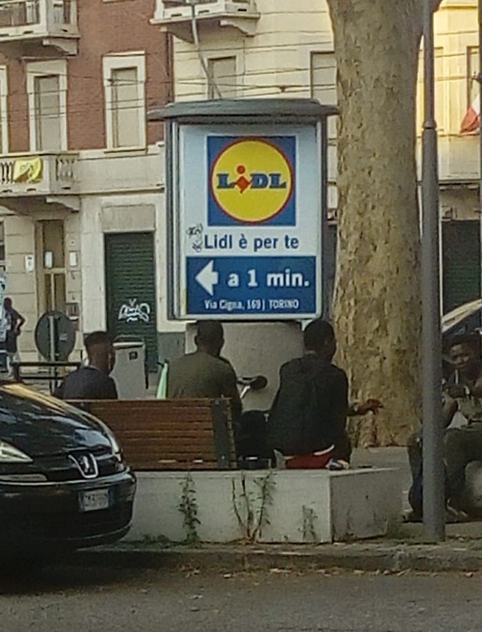 Spaccio e bivacco in corso Giulio Cesare, la rabbia dei residenti: &quot;Vogliamo le telecamere&quot;