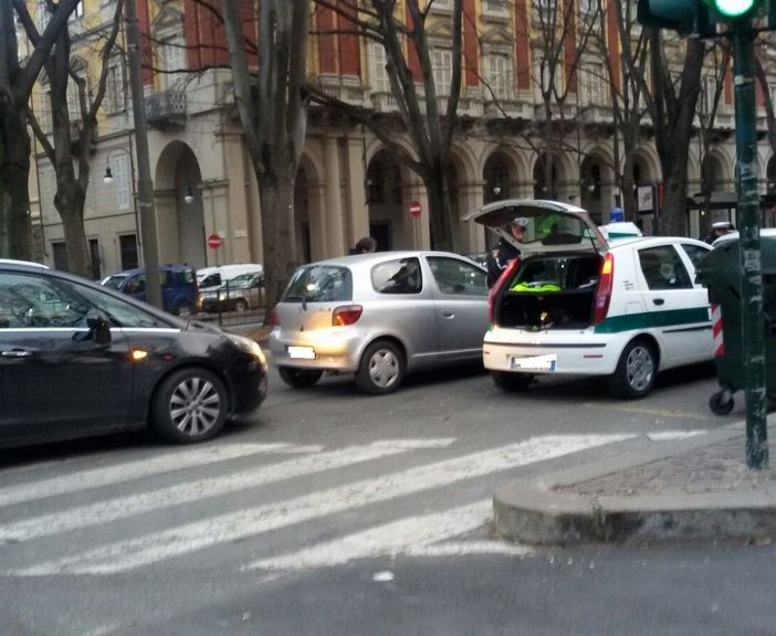 Torinesi indisciplinati al volante: in arrivo decine di multe
