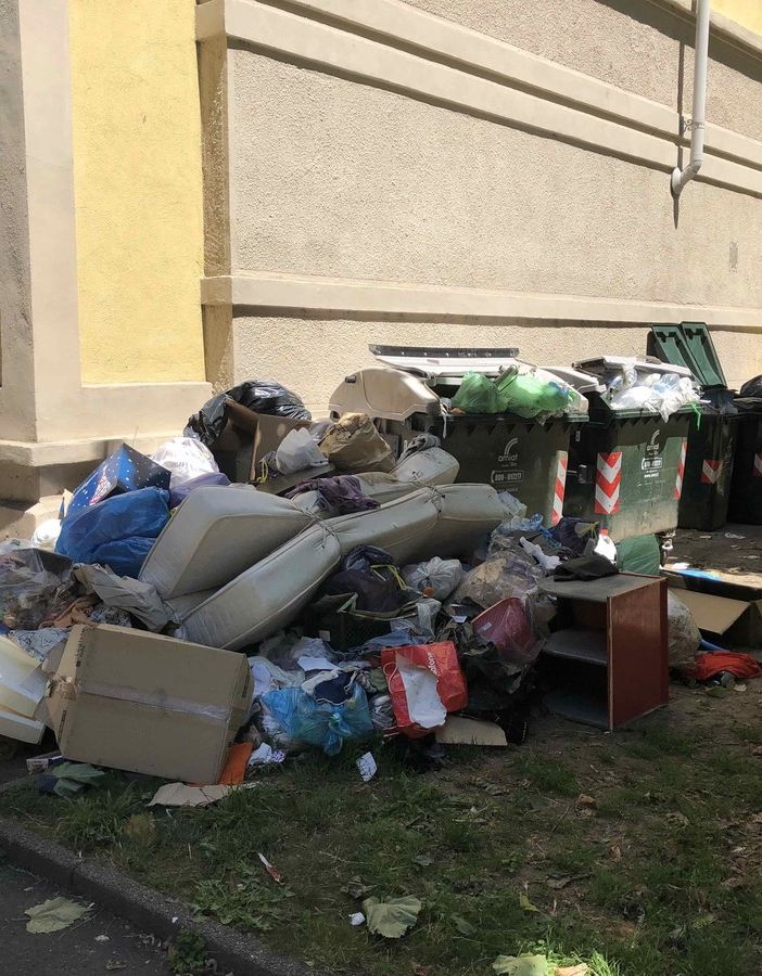 Corso Racconigi 25 sommerso dai rifiuti, Magliano: &quot;L'immondizia sfiora i balconi, si intervenga&quot;