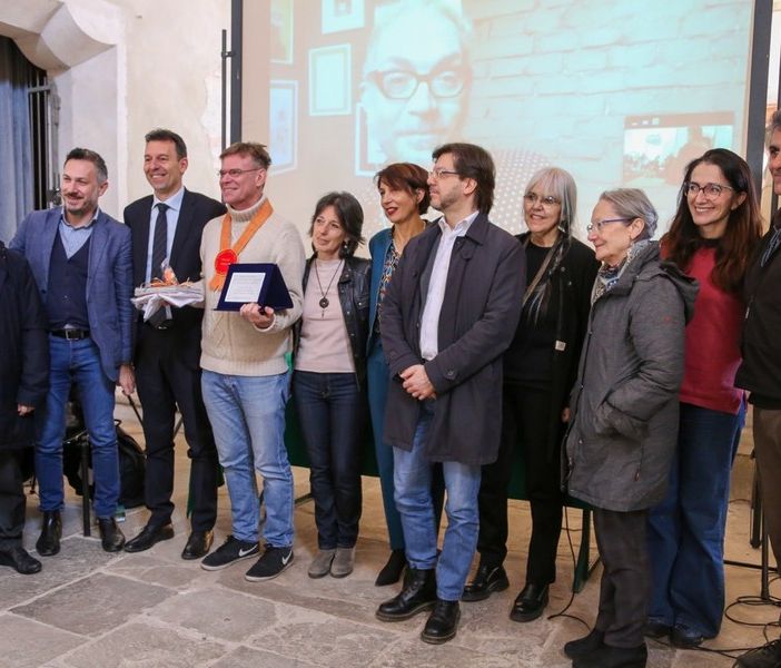 Persone in foto di gruppo a Cortemilia
