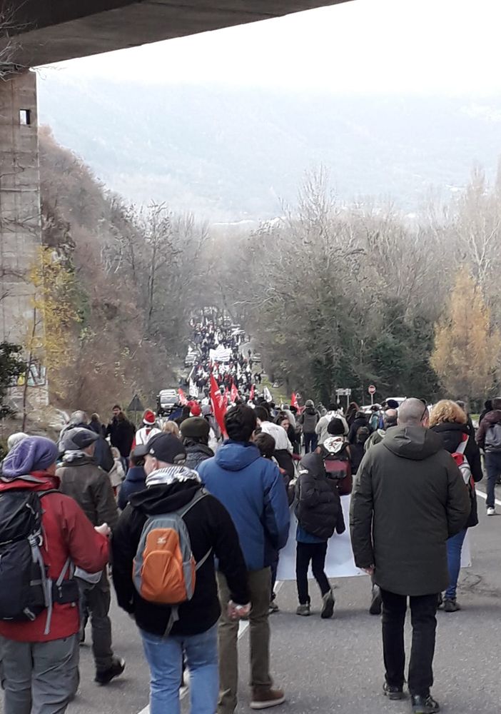 Migliaia di valsusini in corteo contro la Tav: &quot;Continuiamo a resistere&quot;
