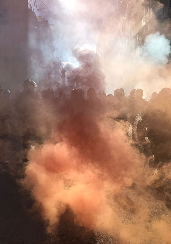 polizia e corteo anarchici