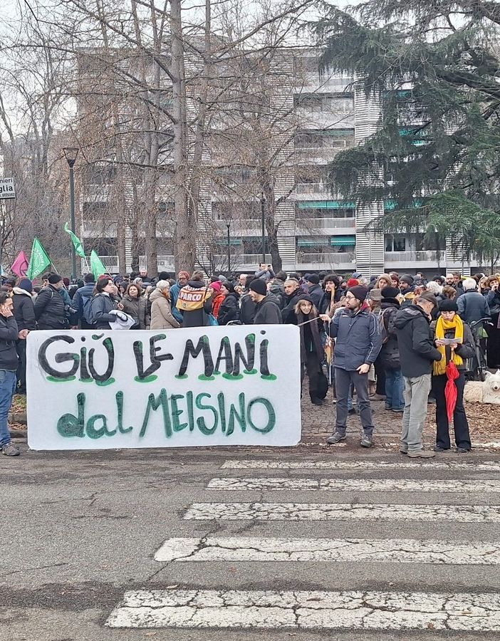 Il corteo è partito dal ponte Sassi in direzione del parco. Deviata la linea 15