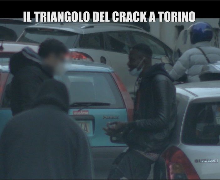 Il &quot;triangolo del crack&quot; a Torino documentato dalle Iene