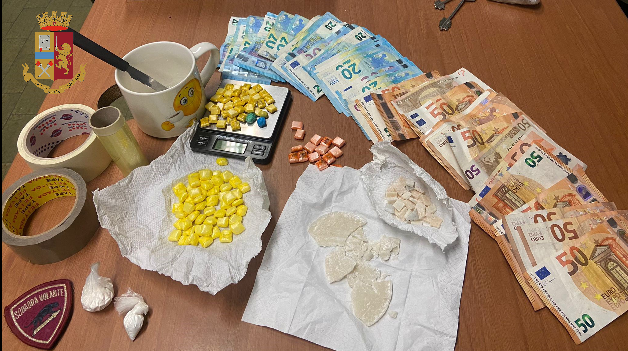 Il crack “si prende Torino”, la polizia arresta due pusher: sequestrate 110 dosi e 2.6
