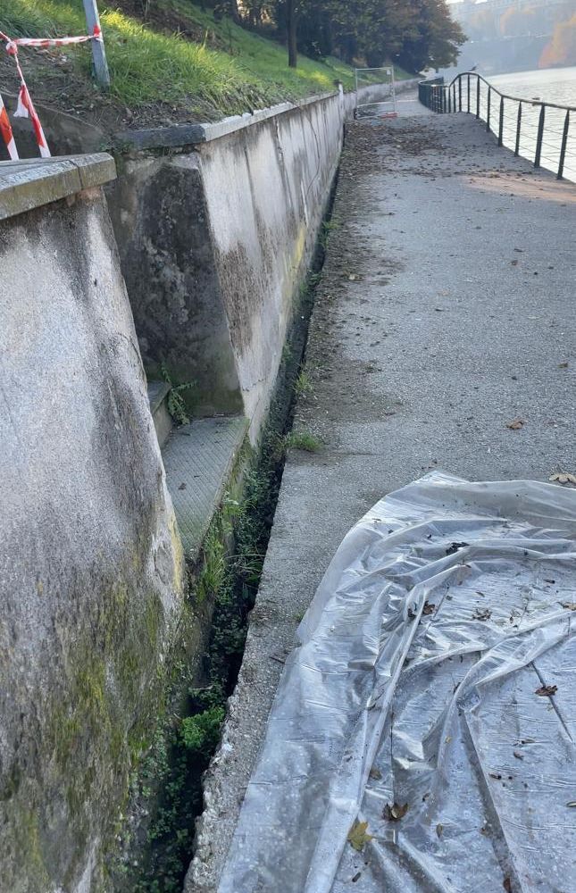 Ciclabile sul Po chiusa in corso Sicilia per il crollo: &quot;2 milioni per rifarla&quot;