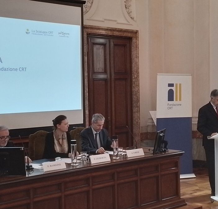 Usura, Torino gonfia un salvagente doppio per non annegare: microcredito per chi non può rivolgersi in banca