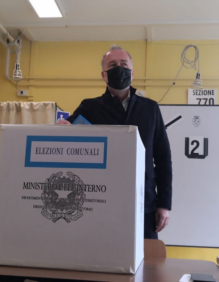 Paolo Damilano al voto con la famiglia