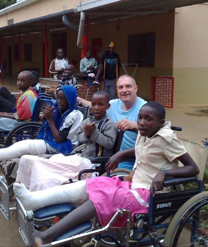 Foto tratta dalla pagina facebook di R@inbow4Africa