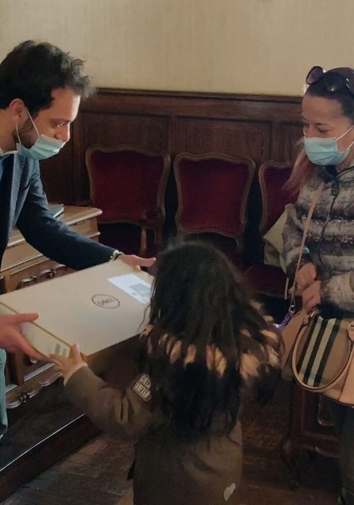 consegna pc a studenti Moncalieri