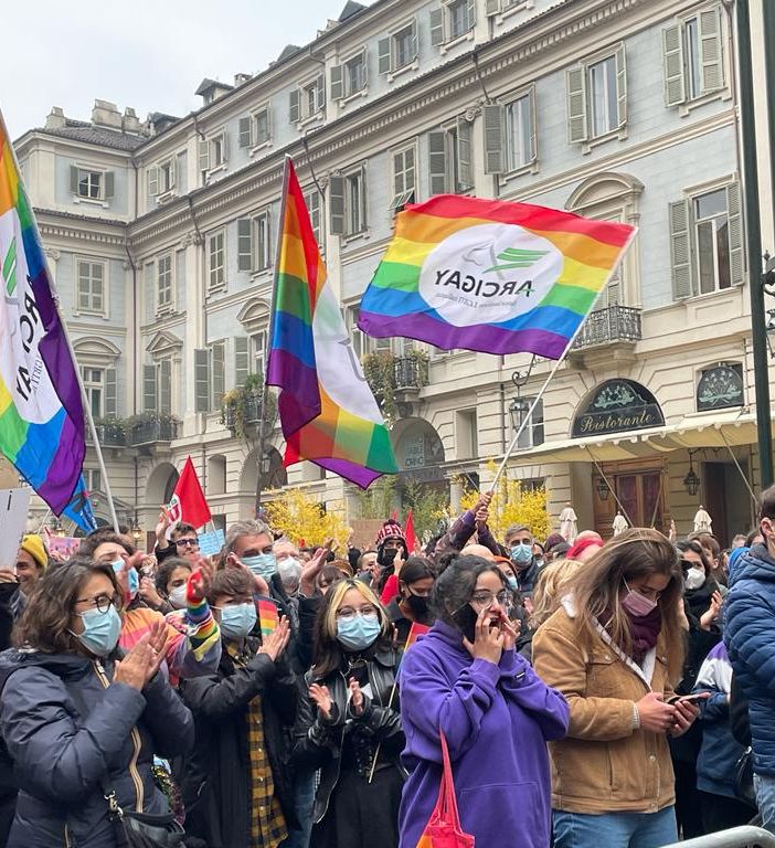 Corteo in piazza Carignano contro l'affossamento del ddl Zan
