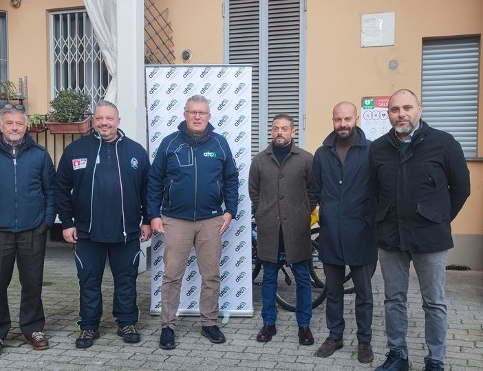 Ecco i 150 defibrillatori nelle case popolari di ATC, installato il primo in via Lancia [VIDEO]