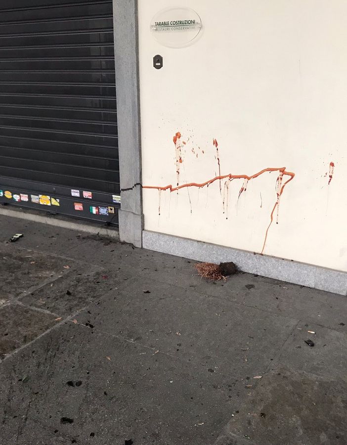 muri imbrattati, cocci rotti e degrado