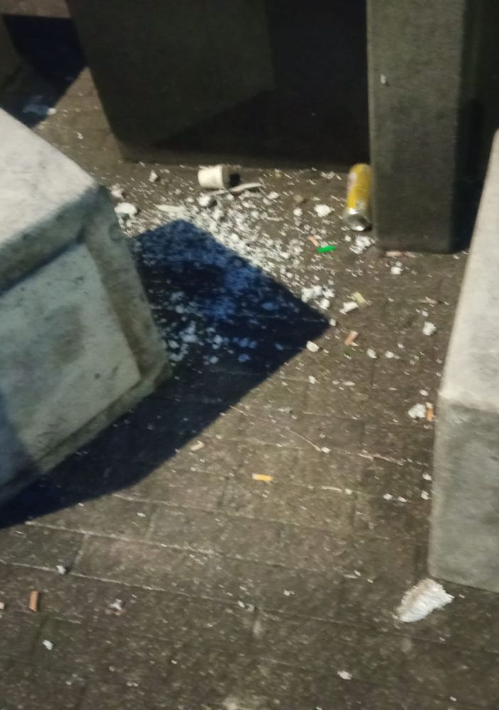 Degrado nel giardino di via Piossasco, il Comune: &quot;Chiudiamo l'area di notte con una cancellata&quot;