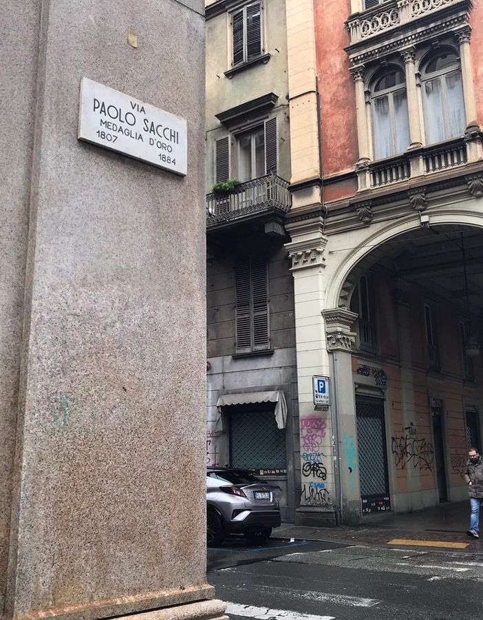 Spaccio e degrado in via Sacchi: luci led e mercatini per rilanciare il commercio e garantire la sicurezza [FOTO e VIDEO]