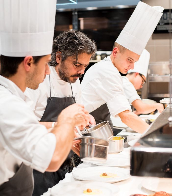 Giovanissimi al ristorante stellato: Del Cambio e Piazza dei Mestieri fondano l'Academy per i professionisti di domani