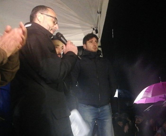 Chieri, Di Battista incontra i lavoratori della Embraco