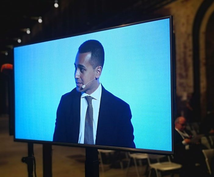 Fca, Di Maio: &quot;Investiremo milioni per riconvertire indotto della 500 elettrica&quot;