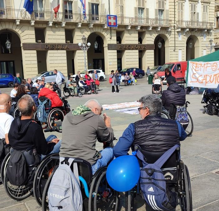 Disabilità, protesta davanti alla Regione per &quot;riavere&quot; l'Unità Spinale di Torino: &quot;Il tempo è scaduto&quot;
