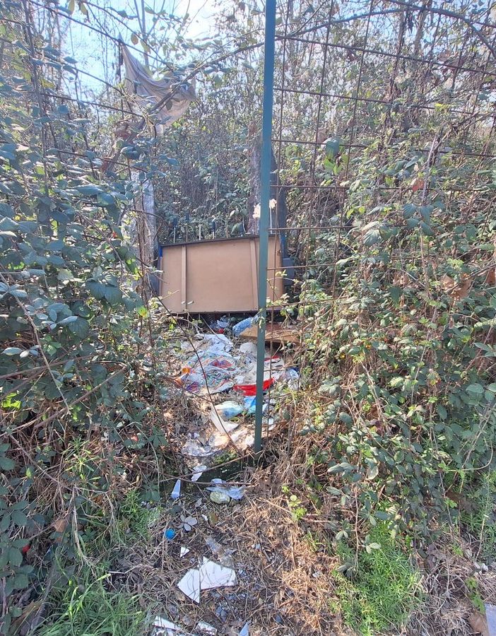 Spunta una discarica abusiva tra via Carcano e via Varano
