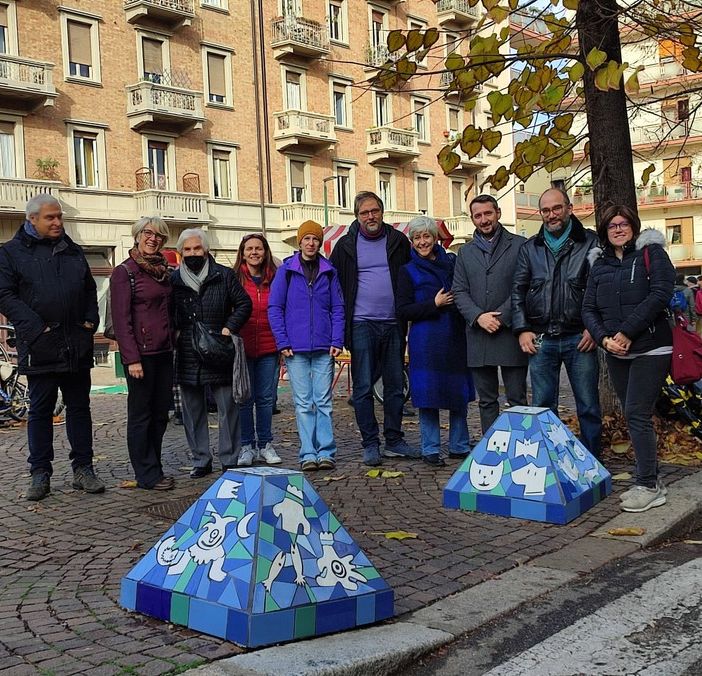dissuasori 'artistici' in piazza paravia