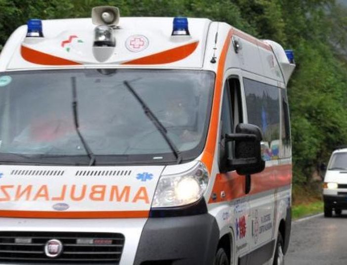 Frontale tra due auto a Borgaro Torinese, tre feriti