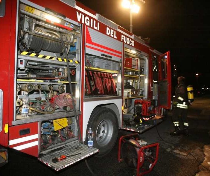 Incidente nella notte a Pavone Canavese: i Vigili del Fuoco intervengono per mettere in sicurezza la zona