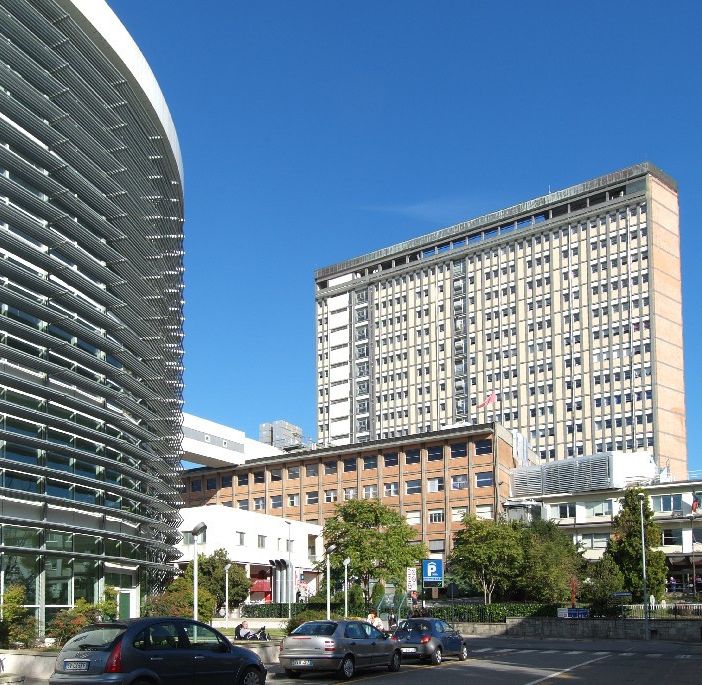 Ruba all'interno di una stanza dell'Ospedale Cto, italiano di 54 anni arrestato dalla Polizia