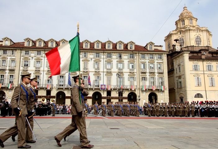 Festa della Repubblica, cerimonia dell'alzabandiera nel centro di Torino