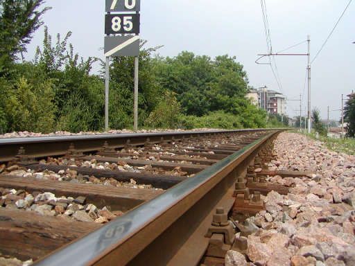 Tombini sui binari della Rivarolo-Chieri, bloccato treno
