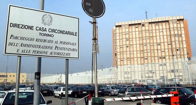 Detenuto evade dal carcere di Torino e accoltella il cognato