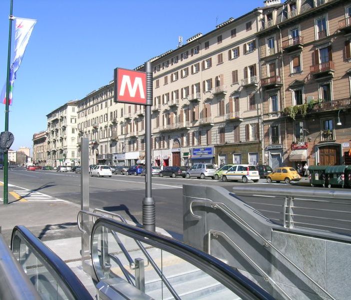 Falso allarme bomba, metro bloccata e poi riattivata