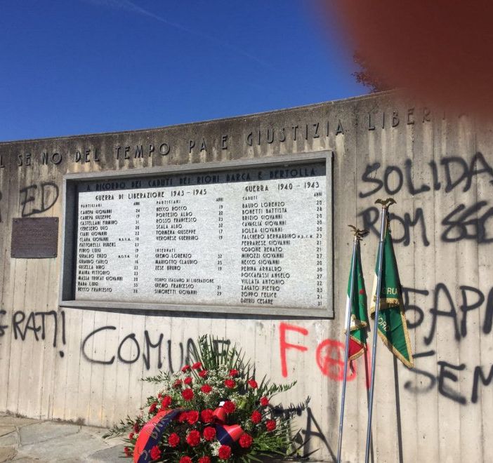 Imbrattato dagli anarchici il monumento ai partigiani della Barca